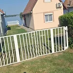 度假居 Vizparti Horgasz Es Nyaralo Haz *